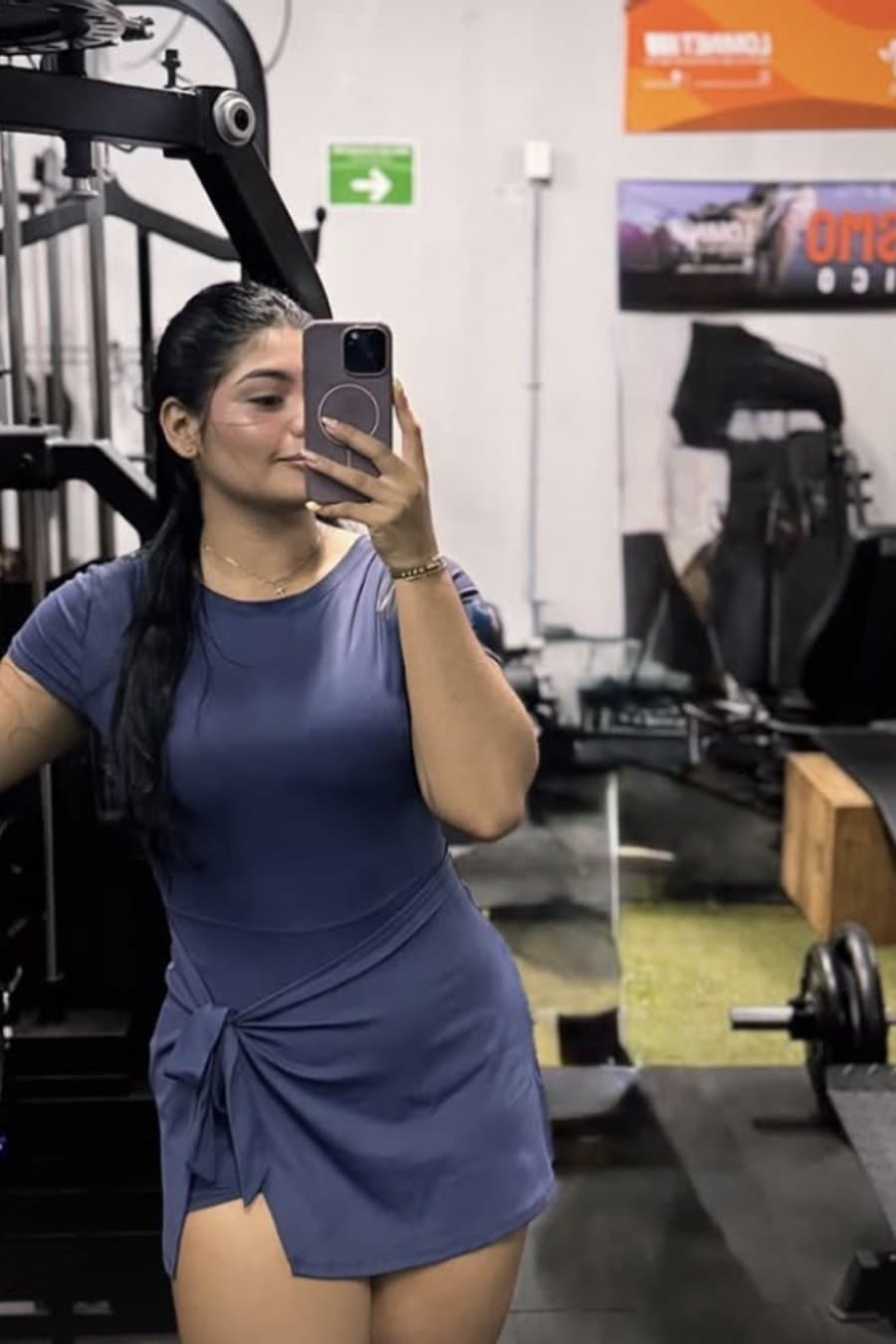 Clienta entrenando con ropa Alena