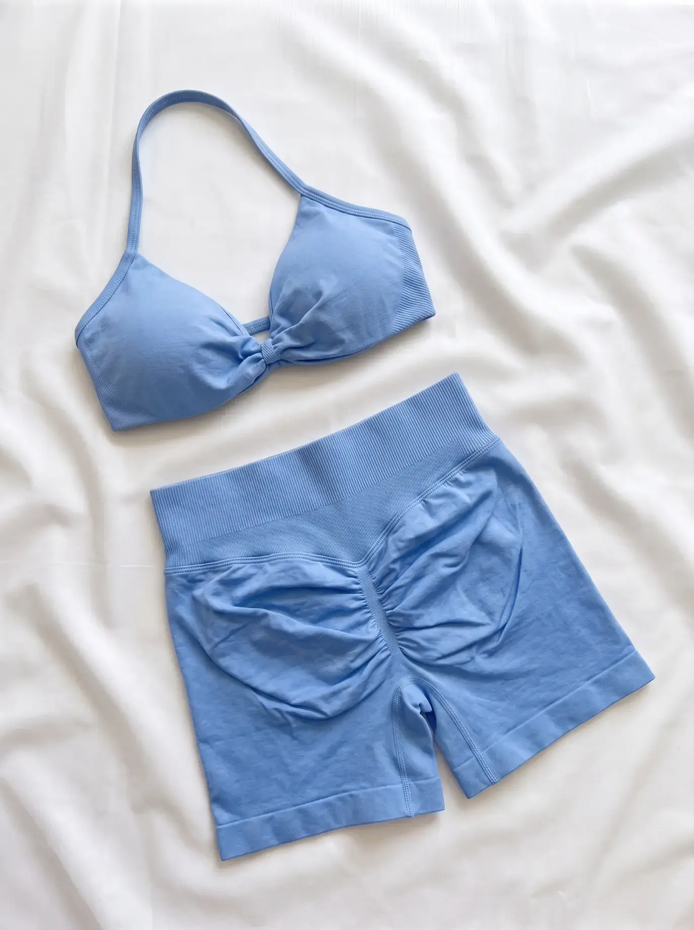 Conjunto Vega top corto con copas y short color celeste