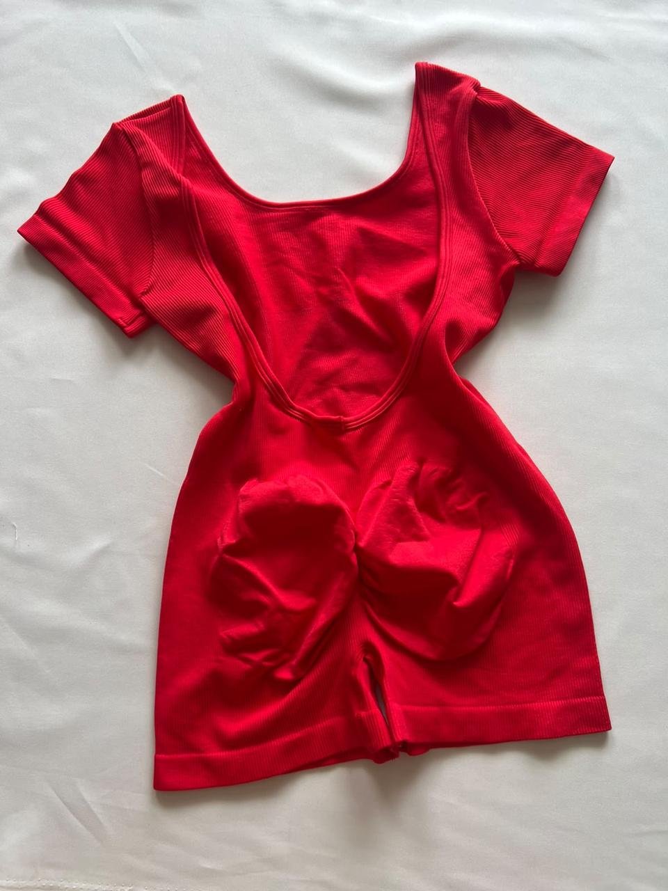Enterizo Mintaka manga corta sin costuras, espalda descubierta, color rojo